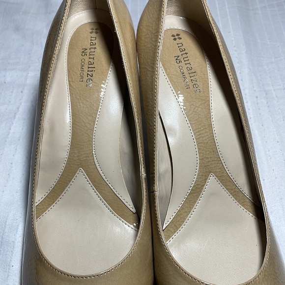 Tan Naturalizer Heel Size 11W - Picture 5 of 6